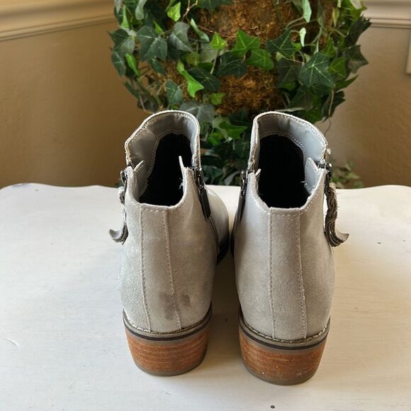 Waterproof Gray Suede Ankle Booties Minimalist Design - Picture 3 of 16